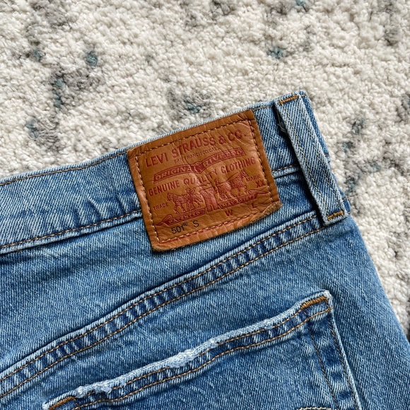 Button Fly Straight Levi Jeans - Picture 4 of 6